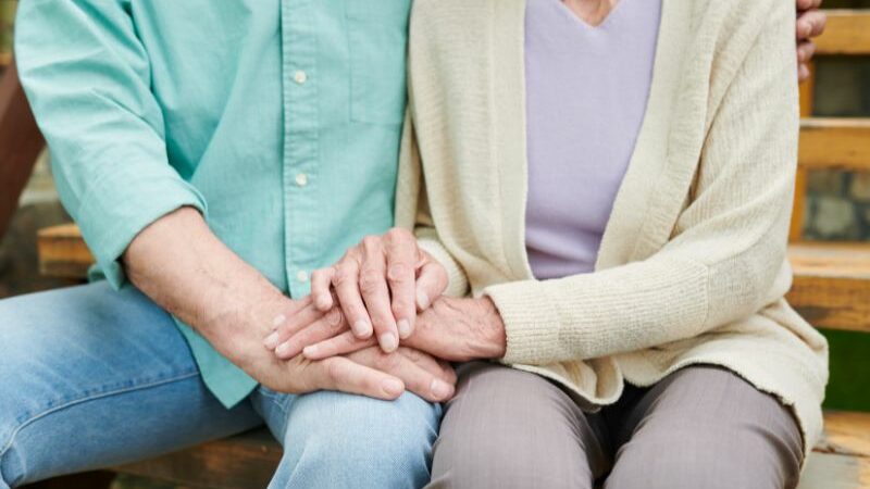 Cekricek.id, Portal Islam - Mungkin masih banyak dari warganet yang menanyakan bagaimana batas minimal untuk berbakti pada orang tua