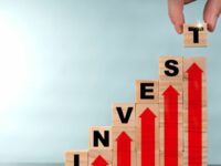 Cekricek.id, Asuransi - Sampai kini masih banyak yang membandingkan antara asuransi vs investasi. Mana yang paling menguntungkan?