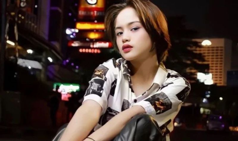 Tak lagi Viral, Jeje Slebew Kerja di Bar, Netizen Puji Ketenangan Suaranya yang Bikin Adem 2 Lampiran Gambar