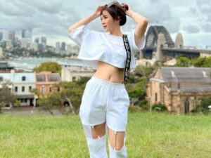 Cekricek.id, Berita Artis dan Berita Seleb - Livy Renata merasa canggung dan merasa layaknya turis ketika datang ke Australia, padahal pelajar