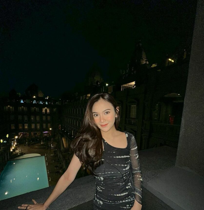 Cantiknya Tak Pernah Nanggung, Mahalini Pakai Mini Dress Ini Cakep Parah 2 Lampiran Gambar