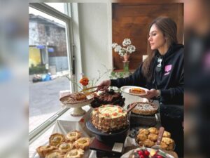 Cekricek.id, Berita Artis dan Berita Seleb - Pantas saja kecantikan dari Wulan Guritno bisa bikin netizen diabetes, karena suka makanan manis