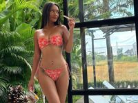Erika Carlina baru saja mencuri perhatian publik dengan unggahan fotonya yang hanya mengenakan bikini hingga kulit eksotisnya tuai pujian.