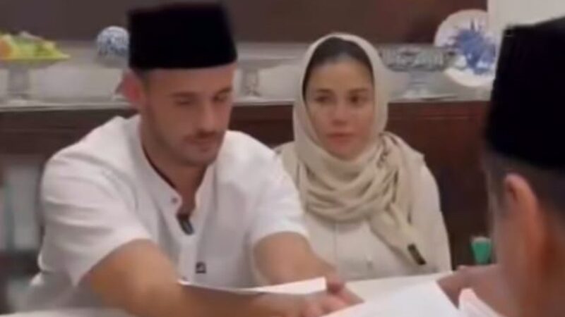 Nikita Mirzani hebohkan jagat maya dengan pengakuannya yang sudah menikah sejak awal tahun 2023 namun malah bagikan kabar perceraian.