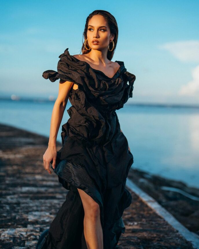 Cekricek.id, berita seleb dan berita artis - Cosplay Jadi Penyihir Laut, Cinta Laura Bukannya Bikin Takut Tapi Malah Bikin Terpesona