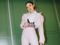 Cekricek.id, Berita Seleb dan Berita Artis – Mahalini menyorot perhatian netizen saat sebuah video konsernya beredar di media sosial. Potongan tayangan tersebut memperlihatkan suasana panggung tempat dia bernyanyi bersama tim iringan musiknya. Namun, saat hendak membawakan sebuah lagu ada tragedi yang membuatnya harus menghentikan lagunya.