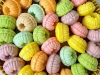 Cekricek.id, Kuliner – Apem nasi, adalah salah satu resep sajian kue basah bercita rasa manis yang bisa dijadikan sebagai menu takjil di bulan Ramadhan. Cara membuatnya yang cukup mudah dan bahan-bahan yang sederhana tentunya akan memudahkan para ibu di rumah untuk menyajikannya.