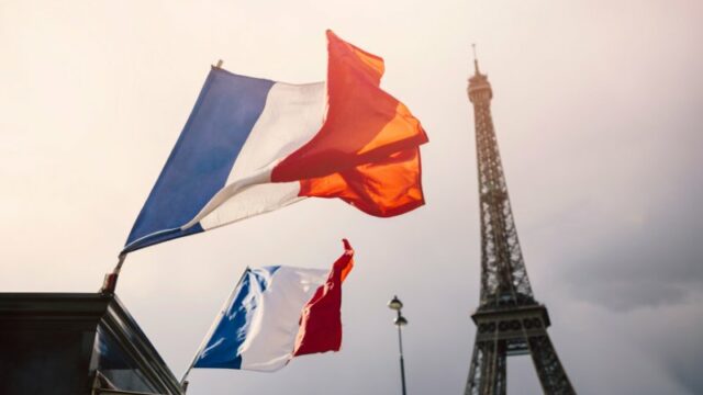 Cekricek.id - Menteri pemerintah Prancis Marlene Schiappa mendapat kecaman dari anggota partainya sendiri setelah potret dirinya muncul di sampul depan majalah Playboy. Menteri yang sudah menjabat sejak 2017 itu melakukan wawancara tentang hak-hak perempuan dan LGBT pada majalah tersebut.