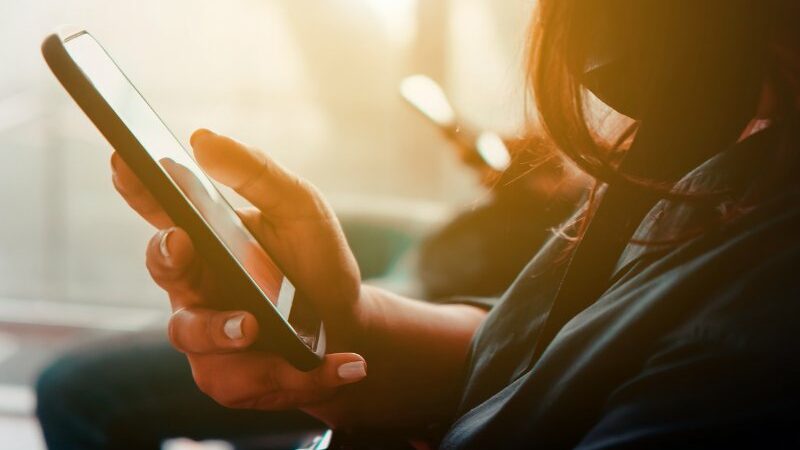 Cekricek.id – Pinduoduo adalah salah satu aplikasi belanja paling populer di Cina yang menjual pakaian, bahan makanan dan barang lainnya kepada lebih dari 750 juta pengguna setiap bulan. Di samping fungsinya, ternyata aplikasi tersebut juga berbahya karena dapat membobol ponsel penggunanya.