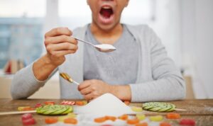 Cekricek.id, Kesehatan – Kadar konsumsi gula berlebih dapat menyebabkan sampai 45 dampak negatif terhadap tubuh kita. Hal itu dibuktikan dari banyaknya penelitian yang telah dilakukan selama serta rekomendasi untuk batas asupan yang baik bagi kesehatan tubuh.