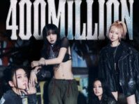 Cekricek.id, Musik – Video musik terbaru Blacpink “Shut Down” berhasil mengukir rekor baru dengan 400 juta kali tontonan di YouTube. Angka yang luar biasa ini diperoleh setelah enam bulan penayangannya serta sukses merebut predikat 38 sebagai video musik terpopuler.