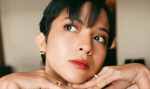 Cekricek.id, Berita Seleb dan Berita Artis – Putri Marino dibilang mirip Angga Yunanda setelah mengunggah penampilan barunya. Istri Chicco Jerikho tersebut baru saja memangkas rambutnya pendek seperti cowok. Hal itulah yang membuat dirinya sekilas mirip laki-laki tampan seperti perawakan aktor muda tersebut.