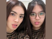 Cekricek.id, Berita Seleb dan Berita Artis – Angel Karamoy memang sudah lama diakui kecantikannya oleh para netizen. Dari sejumlah penampilan yang dibagikannya, semua menuai banyak pujian. Namun, kali ini tak hanya dirinya yang menjadi sorotan, anak perempuannya yang mewarisi kecantikannya juga ikut disorot.