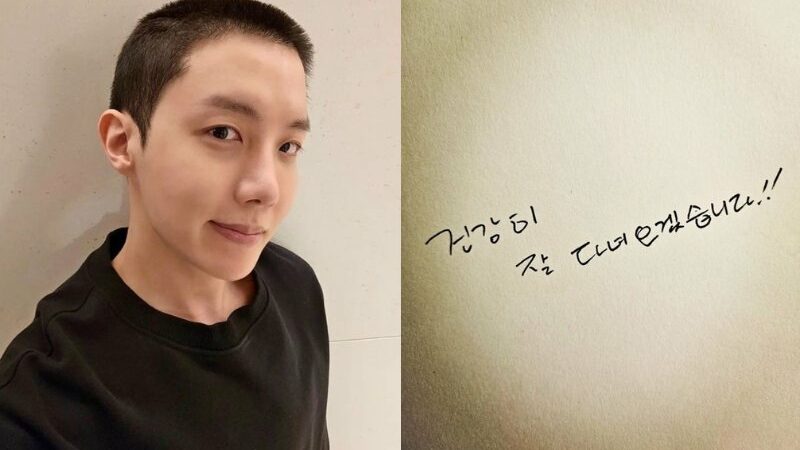 Cekricek.id, Berita Seleb dan Berita Artis – Setelah Jin, kali ini J-Hope BTS harus  menunda karir musiknya karena mengikuti wajib militer. Dia menjadi member kedua yang telah memulai wamil belum lama ini. Wajib militer bersifat wajib bagi pria sehat di Korea Selatan antara usia 18 dan 35 tahun.