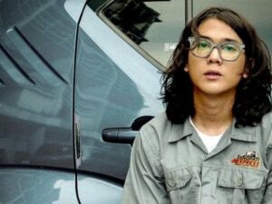 Cekricek.id, Film – Iqbaal Ramadhan, aktor muda nan tampan yang sukses besar lewat perannya sebagai Dilan. Sebelum terkenal sebagai seorang pemeran, dia telah lebih dulu membesarkan namanya sebagai anggota dari boy group Coboy Junior ketika masih anak-anak, tepatnya pada tahun 2011 silam.