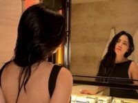 Cekricek.id, Berita Seleb dan Berita Artis – Rachel Vennya diejek oleh netizen setelah memamerkan bentuk punggunggnya lewat sebuah unggahan terbaru di media sosial. Dalam fotonya, selebgram cantik itu tampak mengenakan dress hitam dengan bagian belakang yang terbuka.