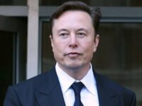 Cekricek.id, Berita Seleb dan Berita Artis - Elon Musk telah mengutarakan alasannya menghindari tinggal di rumah mewah dan memilih rumah sederhana dengan tiga kamar tidur. Bos Tesla dan Space-X itu menyewa properti senilai £40.000 atau Rp648 juta tersebut tanpa berpikir untuk mengalokasikan dana lebih demi rumah huniannya.