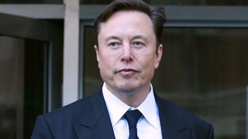 Cekricek.id, Berita Seleb dan Berita Artis - Elon Musk telah mengutarakan alasannya menghindari tinggal di rumah mewah dan memilih rumah sederhana dengan tiga kamar tidur. Bos Tesla dan Space-X itu menyewa properti senilai £40.000 atau Rp648 juta tersebut tanpa berpikir untuk mengalokasikan dana lebih demi rumah huniannya.