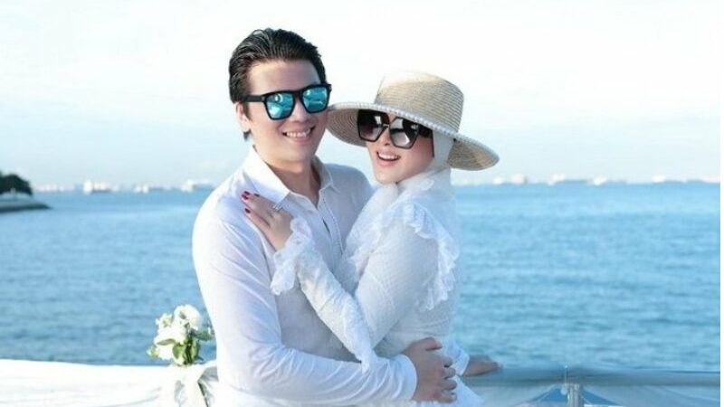 Cekricek.id, Berita Seleb dan Berita Artis – Reino Barack, suami Syahrini, mengungkapkan rasa kegelisahannya semenjak dirinya menikah. Menurutnya, hal itu bersumber dari komentar-komentar negatif dari netizen yang beradu argumen pada sosial medianya.