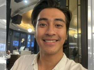 Cekricek.id, Berita Seleb dan Berita Artis – Umi Tatu, nenek Abidzar Al-Ghifari, Umi melihat banyaknya kemiripan antara mendiang Uje dengan cucunya tersebut. Bukan hanya beliau, sang paman, Fajar Sidiq, yang merupakan adik kandung dari ayahnya juga menuturkan hal demikian.