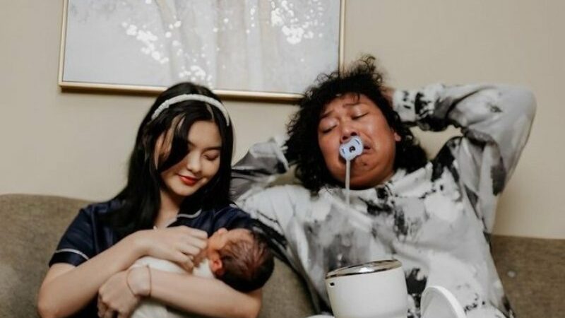 Cekricek.id, Berita Seleb dan Berita Artis – Marshel Widianto secara gamblang membeberkan awal mula perkenalannya dengan Cesen Eks JKT48 hingga akhirnya mereka menikah. Begitu juga dengan alasan di balik kabar pernikahannya yang selama ini sengaja dirahasiakan dari publik.