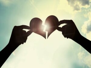 Cekricek.id, Berita Viral – Selandia Baru menciptakan gerakan unik yang disebut sebagai kampanye Love Better. Program tersebut berisikan bantuan untuk menyembuhkan anak muda yang sedang patah hati dengan mengalokasikan dana sebanyak Rp60,7.