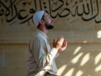 Cekricek.id, Portal Islam – Ada 7 waktu mustajab di bulan Ramadhan yang bisa dimanfaatkan sebaik-baiknya oleh umat muslim. Di momen tersebut, doa yang dituturkan berpeluang besar untuk dikabulkan oleh Allah SWT. Sama halnya seperti yang dijelaskan oleh Rasulullah Waktu mustajab di bulan Ramadhansaw dalam sebuah hadis.