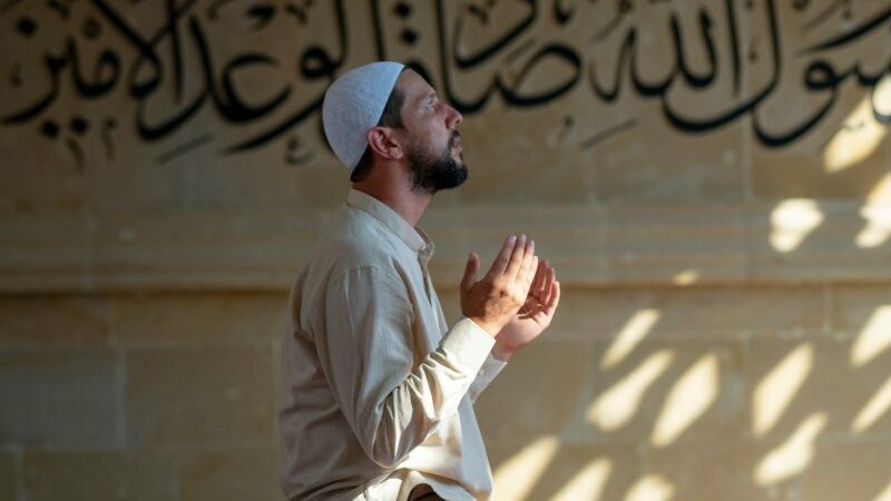 Cekricek.id, Portal Islam – Ada 7 waktu mustajab di bulan Ramadhan yang bisa dimanfaatkan sebaik-baiknya oleh umat muslim. Di momen tersebut, doa yang dituturkan berpeluang besar untuk dikabulkan oleh Allah SWT. Sama halnya seperti yang dijelaskan oleh Rasulullah Waktu mustajab di bulan Ramadhansaw dalam sebuah hadis.