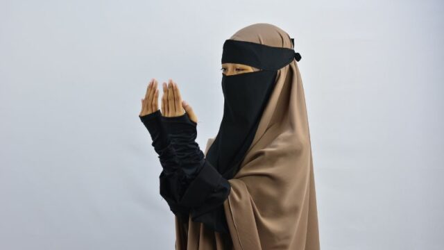 Cekricek.id, Portal Islam - Ada sebuah kisah unik dan penuh teladan dari seorang wanita mantan pelacur. 7 orang anaknya jadi nabi