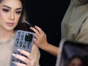 Cekricek.id, Berita Artis dan Berita Seleb - Foto penuh pesona yang diunggah Celine Evangelista kembali menjadi sorotan netizen