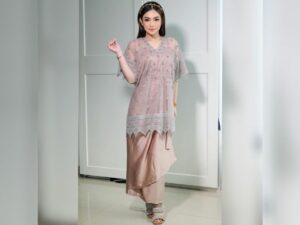 Cekricek.id, Berita Artis dan Berita Seleb - Sosok Celine Evangelista dianggap jadi mode untuk inspirasi lebaran kali ini, dengan baju kaftan