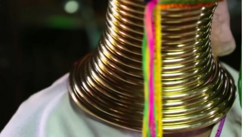 Cekricek.id, Kecantikan - Di berbagai wilayah terkadang memang ada standar kecantikan namun dianggap aneh lantaran tidak lazim.