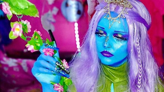 Cekricek.id, Berita Viral - Ada sebuah kisah unik mengenai seorang gadis penggila alien tapi merasa takut jika tubuhnya ditato.