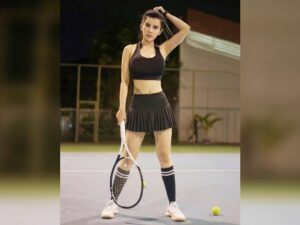 Cekricek.id, Berita Artis dan Berita Seleb - Unggah foto dengan mengenakan baju terbuka rupanya berhasil mengekspos tato naga Maria Vania.