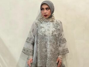 Cekricek.id, Berita Artis dan Berita Seleb - Demi hidup sehat dan tampil cantik, banyak upaya dan pengorbanan yang dilakukan Melly Goeslaw.