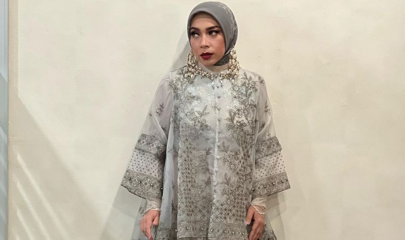Cekricek.id, Berita Artis dan Berita Seleb - Demi hidup sehat dan tampil cantik, banyak upaya dan pengorbanan yang dilakukan Melly Goeslaw.