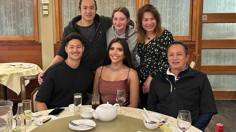 Cekricek.id, Berita Artis dan Berita Seleb - Millen Cyrus ini tampak begitu bahagia lantaran sudah dikenalkan secara resmi di keluarga kekasihnya