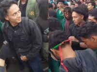 Jefri Nichol ikut aksi demo mahasis dan anak muda ke gedung DPR, rombongannya sampai membawa beberapa ekor tikus mati untuk dilempar.