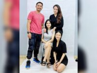 Cekricek.id, Berita Artis dan Berita Seleb - Lagi lagi kasihan melakukan Nita Gunawan ketika berfoto dengan sejumlah artis menjadi sorotan.