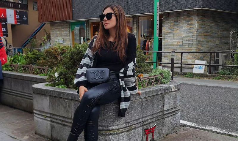 Cekricek.id, Berita Artis dan Berita Seleb - Belum lama ini Wulan Guritno membagikan potretnya saat sedang liburan bareng keluarga ke Jepang.