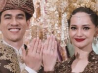 Artis Enzyy Storia membagikan kabar bahagianya yang resmi menikah hari ini, Sabtu (20/05/2023) yang dibagikan lewat akun Instagram pribadinya.