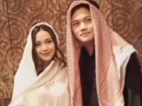 Mahalini dikabarkan sudah mualaf sebelum dilamar oleh Rizky Febian, beredar foto Mahalini yang memakai penutup kepala bersama Rizky Febian.