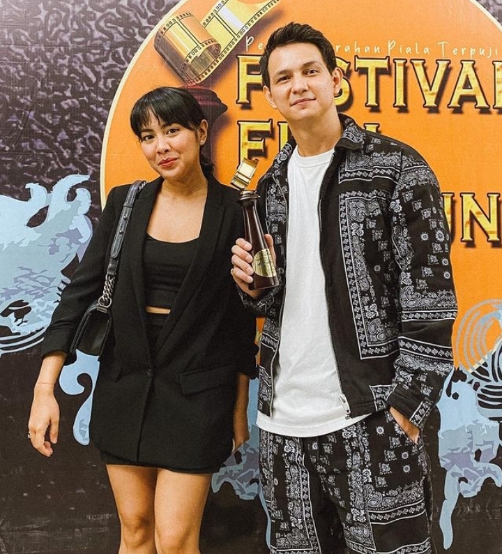 Cekricek.id, Berita Seleb dan Berita Artis - 5 Artis Indonesia Ini Terang-terangan Ungkap Hamil di Luar Nikah