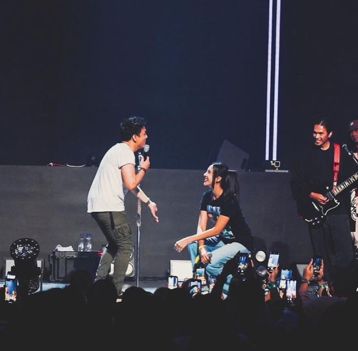 Dapat Kesempatan Duet dengan Ariel Noah, Anya Geraldine Sukses Bikin Cewek-Cewek Iri 2 Cekricek.id, berita seleb dan berita artis - Dapat Kesempatan Duet dengan Ariel Noah, Anya Geraldine Sukses Bikin Cewek-Cewek Iri