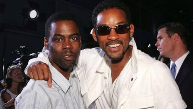 Cekricek.id, Berita Seleb dan Berita Artis – Insiden Will Smith yang memberikan tamparan keras di pipih Chris Rock sudah menyebar menjadi pemberitaan si seluruh belahan dunia. Tiga jam menuju Oscar 2022, Chris Rock yang saat itu mewakili untuk memberikan penghargaan nominasi dokumenter tiba-tiba saja harus menanggung malu dan rasa sakit di wajahnya.