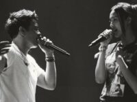 Cekricek.id, Berita Seleb dan Berita Artis – Tidak hanya kecantikannya yang membuat kaum hawa iri, Anya Geraldine yang mendapat kesempatan untuk berduet dengan Ariel Noah tak kalah membuat heboh. Vokalis band yang sudah disepakati memiliki paras yang paling tampan itu berada di atas panggung bersama sang aktris, tenti adalah hal langka yang layak untuk disaksikan.