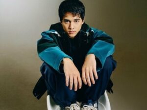 Cekricek.id, Berita Seleb dan Berita Artis – Nama Maxime Bouttier akhir-akhir ini santer terdengar di berbagai pemberitaan selebriti tanah air. Pasalnya, aktor tampan berdarah bule itu diisukan menjalin kedekatan dengan artis cantik, Luna Maya. Dugaan tersebut muncul seketika saat keduanya kedapatan nonton konser bersama.