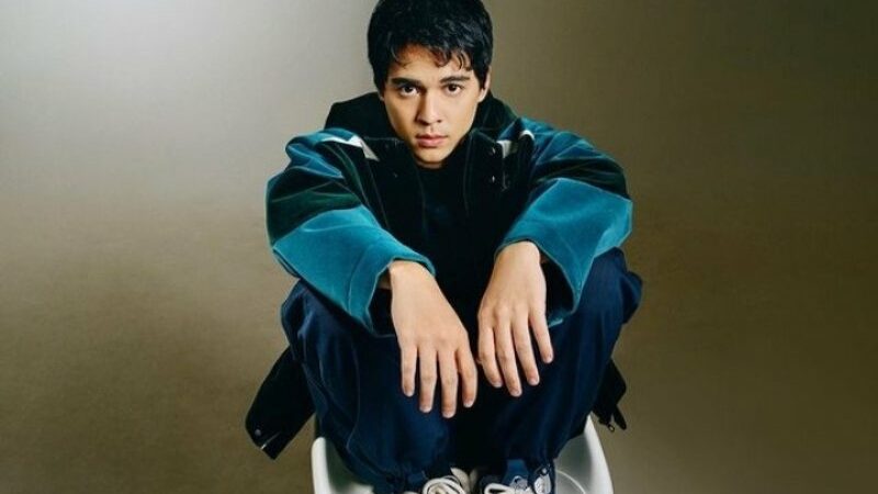 Cekricek.id, Berita Seleb dan Berita Artis – Nama Maxime Bouttier akhir-akhir ini santer terdengar di berbagai pemberitaan selebriti tanah air. Pasalnya, aktor tampan berdarah bule itu diisukan menjalin kedekatan dengan artis cantik, Luna Maya. Dugaan tersebut muncul seketika saat keduanya kedapatan nonton konser bersama.