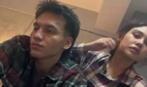 Cekricek.id, Berita Seleb dan Berita Artis - Jefri Nichol bersama dengan Vanesha Prescilla, pemeran Milea dalam film remaja Dilan 1990 tampak cukup mesra dalam sebuah unggahan terbaru. Pemandangan langka tersebut lantas membuat netizen beramai-ramai mengisi kolom komentar.