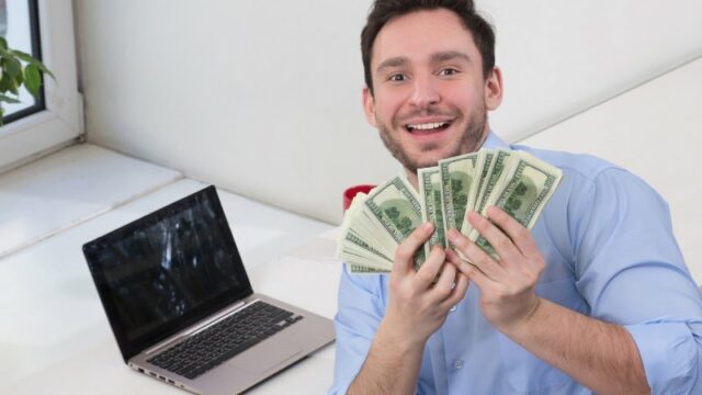 Cekricek.id - Wajar jika kita memandang pekerja di Amerika dan Jepang memiliki gaji bulanan yang tinggi. Selain merupakan negara maju yang memiliki nama besar, negara ini khususnya Jepang juga sangat digandrungi oleh para TKI.